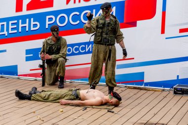 Rusya, Vladivostok, 05/09/2018. Rus Ordusu Özel Kuvvetler Silahlı askerler Rusya gün onuruna sahnede gerçekleştirin. Yıllık kutlama 12 Haziran gününde Rusya. Gösteri ve performans.