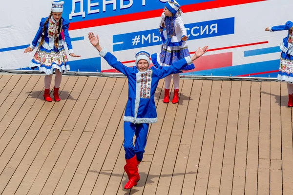 Rússia Vladivostok 2018 Crianças Roupa Russa Tradicional Realizam Palco Dia — Fotografia de Stock