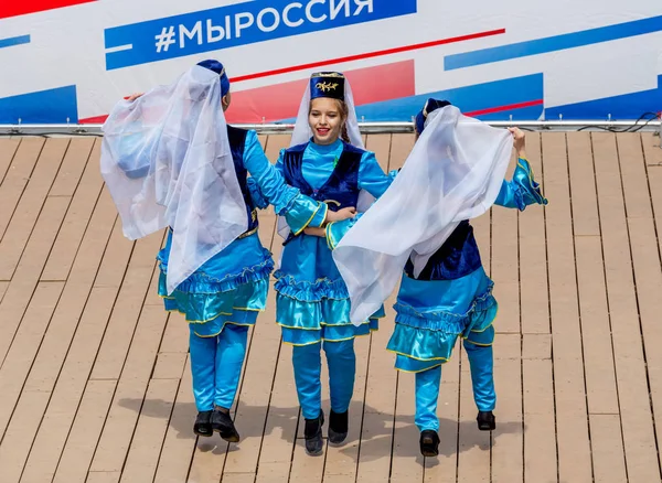 Rússia Vladivostok 2018 Crianças Roupa Russa Tradicional Realizam Palco Dia — Fotografia de Stock