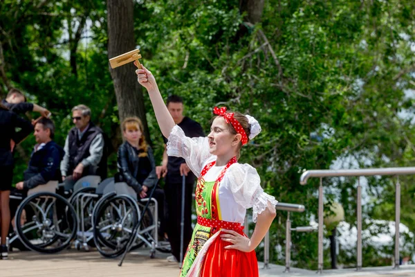 Росія Владивосток 2018 Портрет Молодої Дівчини Чарівні Летовищі Традиційних Російських — стокове фото