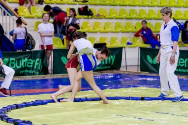 Rusya, Vladivostok, 06/30/2018. Sumo yarışma 2003-2004'te doğan kızlar arasında. Dövüş sanatları ve spor mücadele genç turnuva.