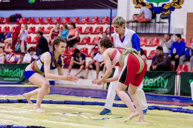 Rusya, Vladivostok, 06/30/2018. Sumo yarışma 2003-2004'te doğan kızlar arasında. Dövüş sanatları ve spor mücadele genç turnuva.