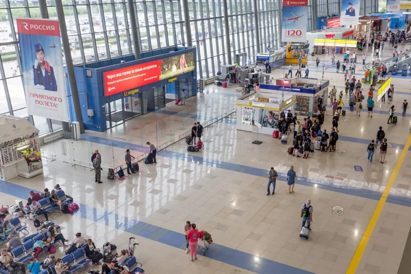 Rusland Vladivostok 2018 Binnenaanzicht Van Vladivostok International Airport Veel Passagiers — Stockfoto