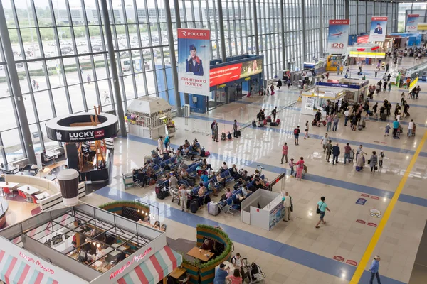 Rusland Vladivostok 2018 Binnenaanzicht Van Vladivostok International Airport Veel Passagiers — Stockfoto