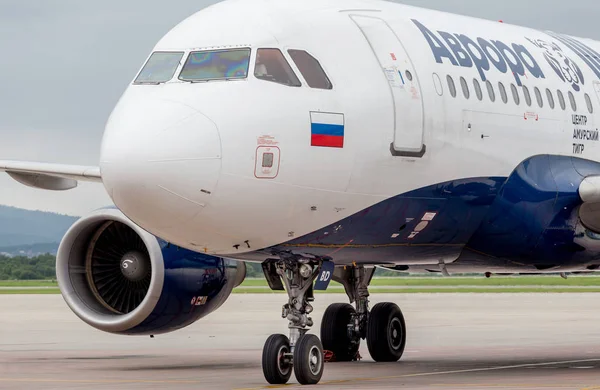 Росія Владивосток 2018 Пасажирський Літак Airbus A319 Аврора Авіакомпаній Готується — стокове фото