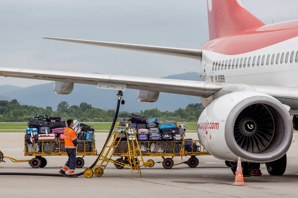 Россия Владивосток 2018 Пассажирский Самолет Boeing 737 Way Air Готовится — стоковое фото