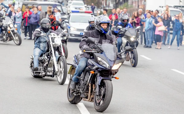 Rusko Vladivostok 2018 Motorkář Jezdí Kolo Motorku Městě Downtown Jízda — Stock fotografie