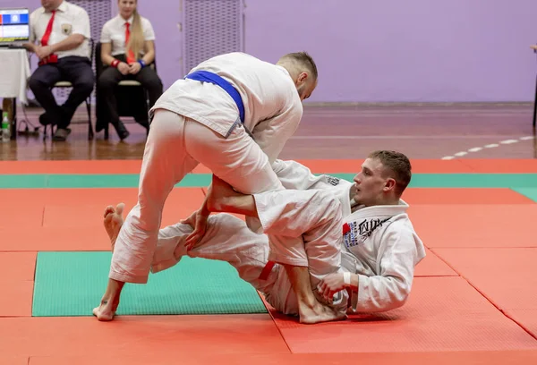 ロシア ウラジオストク 2018 男性の間で柔術レスリングの競技 格闘技と格闘スポーツ大会 — ストック写真