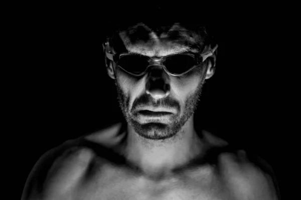 Retrato Homem Caucasiano Adulto Sem Barba Óculos Natação Ele Sorri — Fotografia de Stock