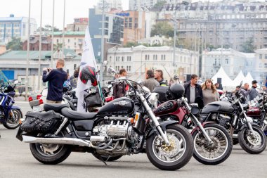 Rusya, Vladivostok, 10/06/2018. Honda Valkyrie motor (motosiklet) Bisiklet şehir şehir merkezinde göster. Spor bisiklet, aktif yaşam tarzı, hobi olarak motosiklet.