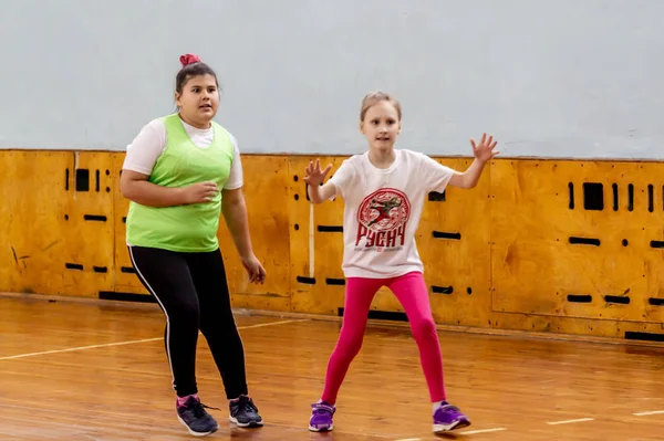 Rússia Vladivostok 2019 Crianças Jogam Handebol Casa Esportes Atividade Física — Fotografia de Stock