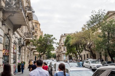 Azerbaycan, Bakü, 08 / 07 / 2019. Bakü şehir merkezine bakın. Bakü, Azerbaycan 'ın başkentidir ve Hazar Denizi kıyısında yer alır. Ayrıca Bakü Kafkasya 'nın en büyük şehridir..