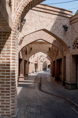 İran, Tahran. İran 'ın başkenti Tahran' da çarşı (bir Orta Doğu ülkesinde pazar) caddesi. Bu çarşı yüzlerce yıllık..