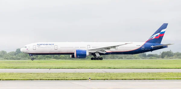 Россия Владивосток 2019 Пассажирский Самолет Boeing 777 300Er Авиакомпании Аэрофлот — стоковое фото