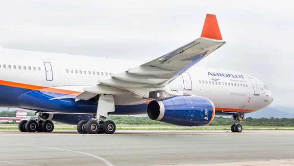 Rosja Władywostok 2019 Samolot Pasażerski Airbus A330 Aeroflot Airlines Wylądowaniu — Zdjęcie stockowe
