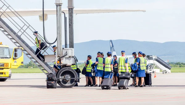 Russie Vladivostok 2020 Equipage Avion Uniforme Officiel Masques Médicaux Embarquant — Photo