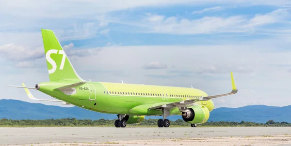 Rusko Vladivostok 2020 Osobní Letadlo Airbus A320Neo Společnosti Airlines Dráze — Stock fotografie