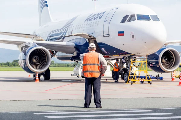 Russia Vladivostok 2020 Airbus Passeggeri A319 Aurora Airlines Controlla Prima — Foto Stock