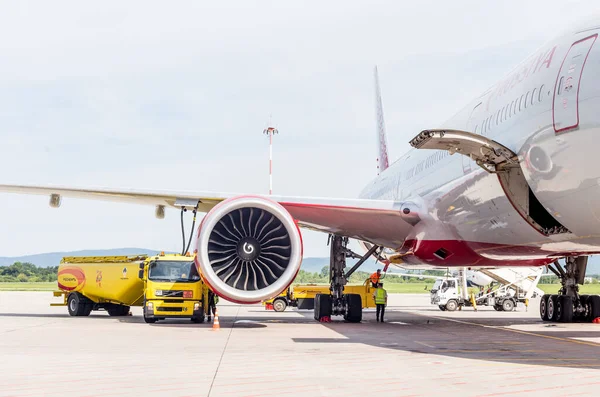 Росія Владивосток 2020 Пасажирський Літак Boeing 777 300 Авіакомпанії Rossiya — стокове фото