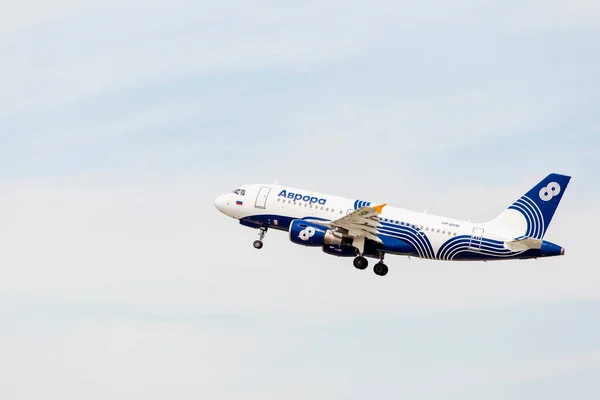 Rusia Vladivostok 2020 Aviones Pasajeros Airbus A319 Aurora Airlines Cielo — Foto de Stock