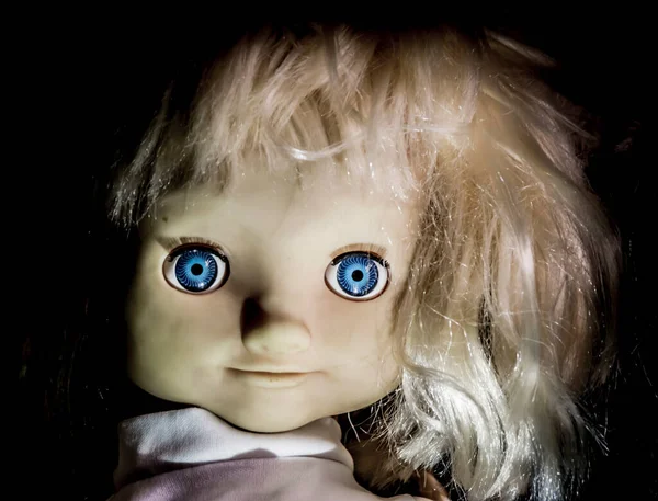 Cara Muñeca Chica Espeluznante Parece Personaje Una Película Terror Muñeca — Foto de Stock