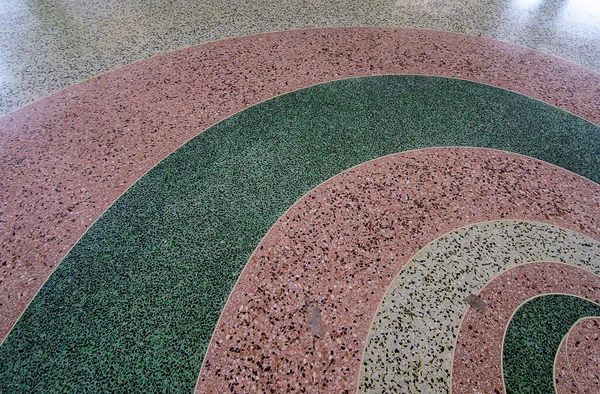 Renkli desenli ahşap zemin