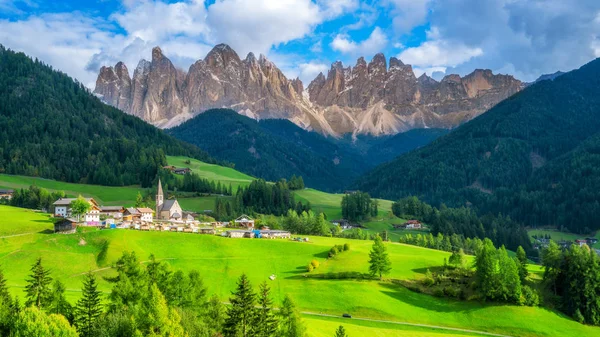 Dolomitas Itália Paisagem Santa Maddalena Magdalena Aldeia Com Geisler Odle — Fotografia de Stock