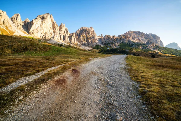 Estrada Terra Trilha Caminhadas Montanha Dolomites Itália Frente Cordilheiras Pizes — Fotografia de Stock