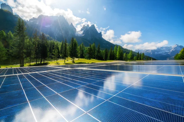 Panel Células Solares Paisaje Del País Contra Cielo Soleado Los — Foto de Stock