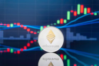 Ethereum (Eth) ve cryptocurrency yatırım kavramı - fiziksel metal ethereum genel ticaret Döviz piyasa fiyatı grafik içinde belgili tanımlık geçmiş ile madeni paralar.