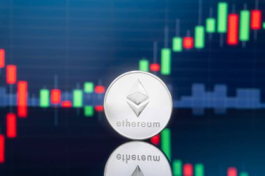 Ethereum (Eth) ve cryptocurrency yatırım kavramı - fiziksel metal ethereum genel ticaret Döviz piyasa fiyatı grafik içinde belgili tanımlık geçmiş ile madeni paralar.