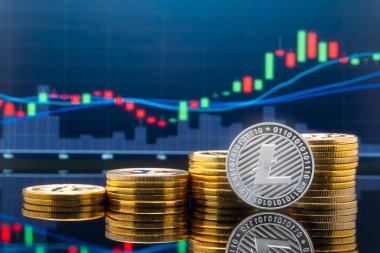 Litecoin (Ltc) ve cryptocurrency yatırım kavramı - fiziksel metal litecoin genel ticaret Döviz piyasa fiyatı grafik içinde belgili tanımlık geçmiş ile madeni paralar.