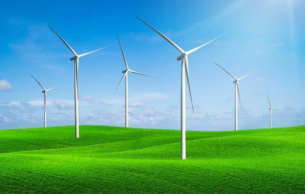 Windturbines Boerderij Een Groene Gras Glooiende Heuvels Tegen Blauwe Hemel — Stockfoto