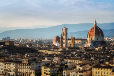 Floransa Katedrali (Cattedrale di Santa Maria del Fiore) Floransa, İtalya'nın tarihi merkezinde şehrin panoramik manzarasına sahip. Turistik cazibe Toskana, İtalya Floransa Katedrali vardır.