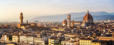 Floransa Katedrali (Cattedrale di Santa Maria del Fiore) Floransa, İtalya'nın tarihi merkezinde şehrin panoramik manzarasına sahip. Turistik cazibe Toskana, İtalya Floransa Katedrali vardır.