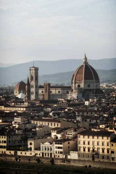 Floransa Katedrali (Cattedrale di Santa Maria del Fiore) Floransa, İtalya'nın tarihi merkezinde şehrin panoramik manzarasına sahip. Turistik cazibe Toskana, İtalya Floransa Katedrali vardır.
