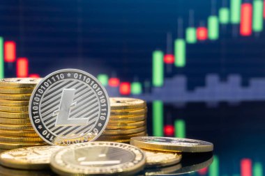 Litecoin (Ltc) ve cryptocurrency yatırım kavramı - fiziksel metal litecoin genel ticaret Döviz piyasa fiyatı grafik içinde belgili tanımlık geçmiş ile madeni paralar.