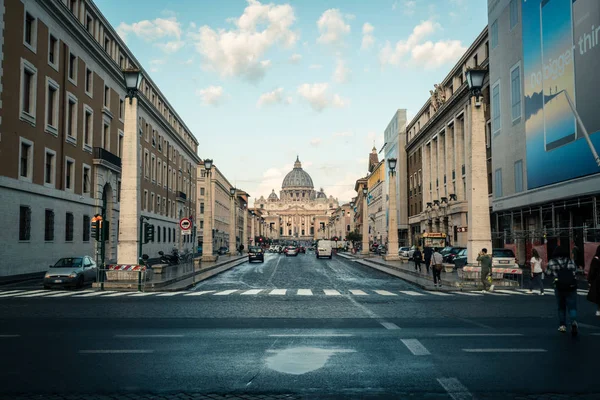 Vaticano Outubro 2017 Trânsito Rodoviário Rua Frente Praça São Pedro — Fotografia de Stock