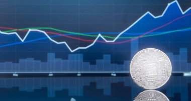 (ICO) sunan ilk madeni para ve dijital para kavramı - yatırım fiziksel metal dijital paralar ile arka planda mavi küresel ticaret Döviz piyasa fiyatı grafiği.
