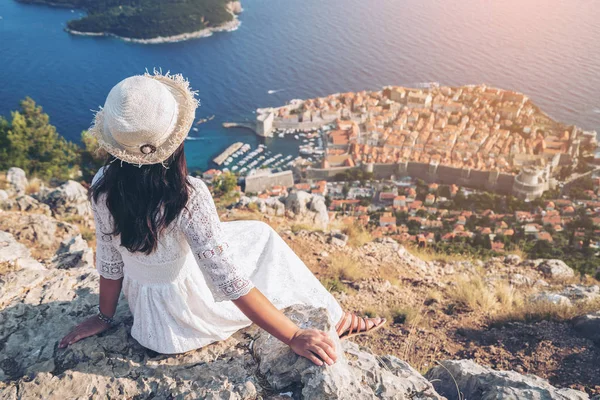 Traveller Tittar Utsikten Över Dubrovnik Stad Dalmatien Kroatien Det Framstående — Stockfoto