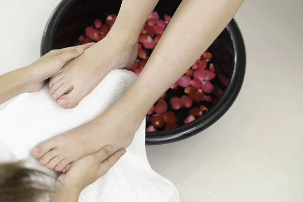 Foot Spa Massage Behandling Professionell Massage Terapeut Lyx Spa Resort — Stockfoto