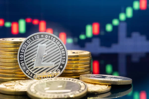 Litecoin (Ltc) ve cryptocurrency yatırım kavramı - fiziksel metal litecoin genel ticaret Döviz piyasa fiyatı grafik içinde belgili tanımlık geçmiş ile madeni paralar.