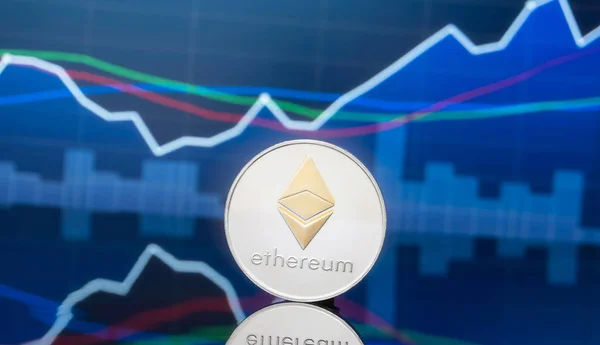 Anlagekonzept Für Ethereum Eth Und Kryptowährungen Physische Metall Ethereum Münzen — Stockfoto