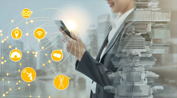 Akıllı şehir kablosuz iletişim ağı Internet şeyler (çok) ve bilgi iletişim teknolojisi (ICT) modern şehir binaları içinde belgili tanımlık geçmiş karşı grafik gösteren kavramı ile.