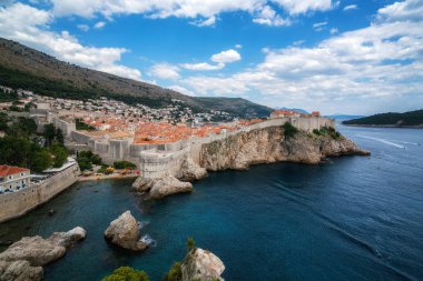 Dubrovnik Old Town, Dalmaçya, Hırvatistan, Hırvatistan'ın önde gelen seyahat hedef tarihi duvarına. Dubrovnik eski şehir Unesco Dünya Mirasları 1979 yılında geçiyordu.