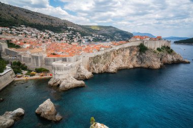 Dubrovnik Old Town, Dalmaçya, Hırvatistan, Hırvatistan'ın önde gelen seyahat hedef tarihi duvarına. Dubrovnik eski şehir Unesco Dünya Mirasları 1979 yılında geçiyordu.
