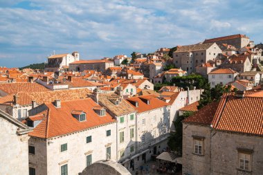 Hırvatistan - önemli Dubrovnik eski şehrin panoramik profili hedef Hırvatistan seyahat. Dubrovnik eski şehir Unesco Dünya Mirasları 1979 yılında geçiyordu.