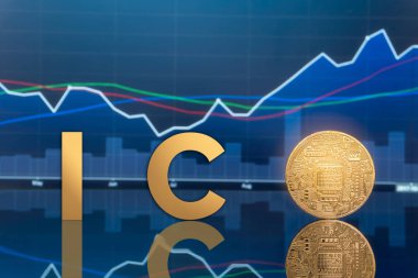 (ICO) sunan ilk madeni para ve dijital belirteci kavramı - yatırım fiziksel metal dijital paralar ile arka planda mavi küresel ticaret Döviz piyasa fiyatı grafiği.