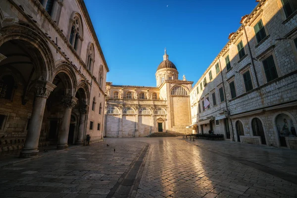 Dubrovnik Katedrali ve eski şehir Dubrovnik, Hırvatistan - önde gelen müzelerinde Dubrovnik Hırvatistan'ın hedef, seyahat. Dubrovnik eski şehir Unesco Dünya Mirasları 1979 yılında geçiyordu.