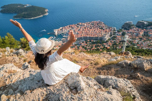 Dubrovnik şehir, manzaraya Dalmaçya, Hırvatistan, Hırvatistan'ın önde gelen seyahat hedef seyir yolcu. Dubrovnik eski şehir Unesco Dünya Mirasları 1979 yılında geçiyordu.